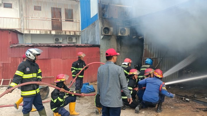 Pusat Perbelanjaan di Kota Padang Terbakar Pusat Perbelanjaan di Kota Padang Terbakar