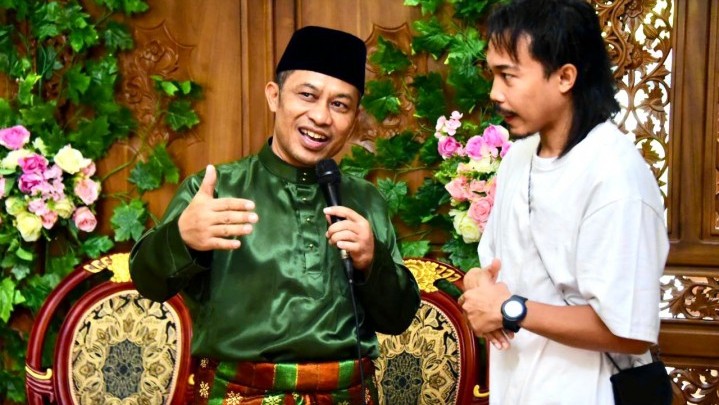 Artis Viral Balik Kampung Lebaran, Kunjungi Kediaman Wabup Bagus Santoso Artis Viral Balik Kampung Lebaran, Kunjungi Kediaman Wabup Bagus Santoso