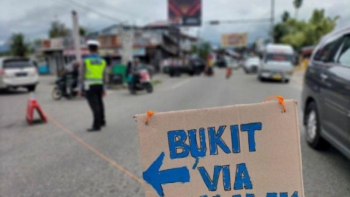 Hari Ini Terakhir Penerapan One Way Jalur Padang-Bukittinggi Hari Ini Terakhir Penerapan One Way Jalur Padang-Bukittinggi