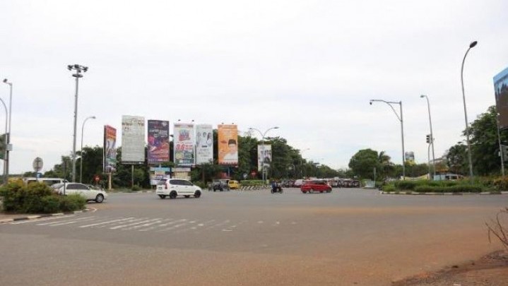 Dini Hari Tadi Truk Tabrak Lampu Merah Simpang Kepri Mall
