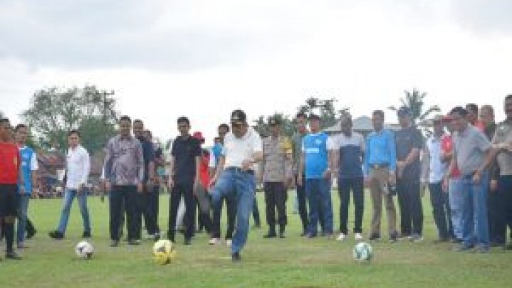 Turnamen P3B Pulau Balai Kuok Diramaikan Mantan Pemain Nasional Turnamen P3B Pulau Balai Kuok Diramaikan Mantan Pemain Nasional