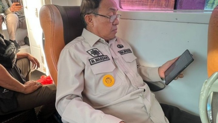 Bupati HM Wardan Tinjau Lokasi Evakuasi Korban Kapal Evelyn Calisca Bupati HM Wardan Tinjau Lokasi Evakuasi Korban Kapal Evelyn Calisca