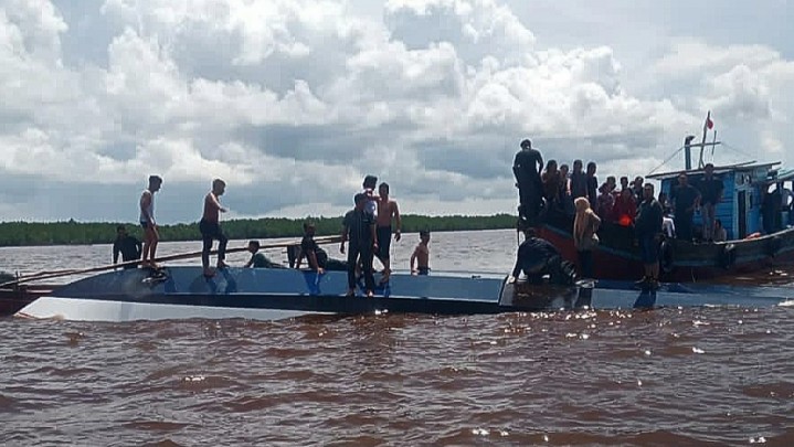 Info Terkini Korban Kecelakaan Kapal Terbalik Evelyn Calisca 01 Info Terkini Korban Kecelakaan Kapal Terbalik Evelyn Calisca 01