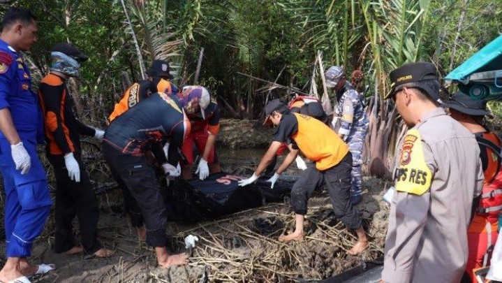 Akhirnya Korban Terakhir Tragedi Kapal Evelyn Ditemukan Akhirnya Korban Terakhir Tragedi Kapal Evelyn Ditemukan