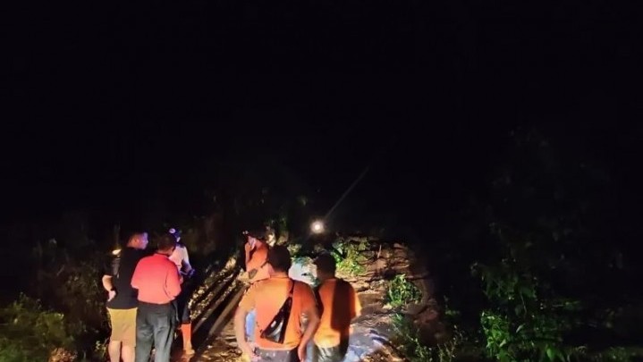 Longsor dan Banjir Landa Ampek Nagari Agam Longsor dan Banjir Landa Ampek Nagari Agam