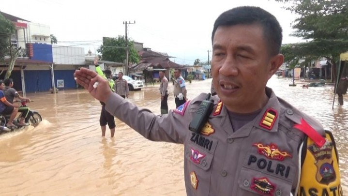 Banjir Rendam Jalan Lintas Sumbar-Riau di Kiliran Jao Sijunjung