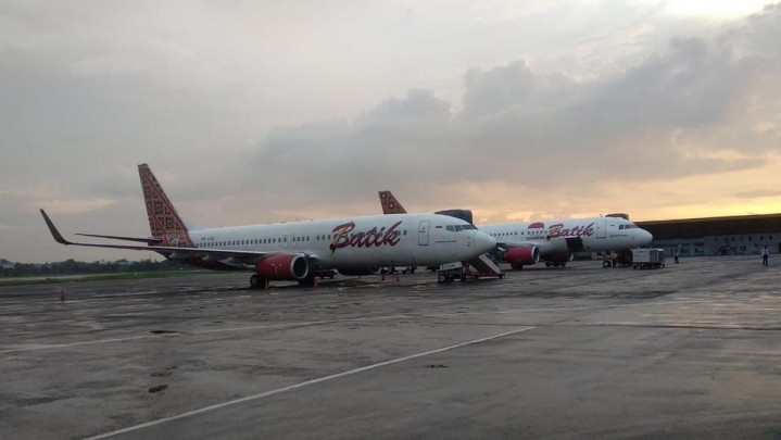 Pesawat Batik Air Tujuan Pekanbaru Dialihkan Mendarat di Batam Pesawat Batik Air Tujuan Pekanbaru Dialihkan Mendarat di Batam