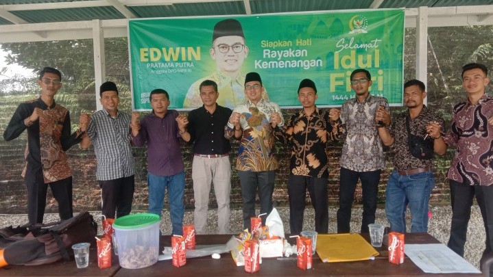 Edwin Pratama Putra Terima Aspirasi Guru Bantu Se-Riau Terkait Pengangkatan PPPK Edwin Pratama Putra Terima Aspirasi Guru Bantu Se-Riau Terkait Pengangkatan PPPK