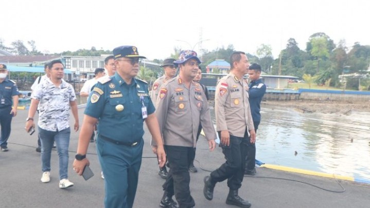 Polda Kepri Selidiki Asal Tumpahan Minyak di Perairan Batam