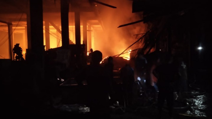 Pabrik Gambir di Kundur Barat Karimun Terbakar Pabrik Gambir di Kundur Barat Karimun Terbakar