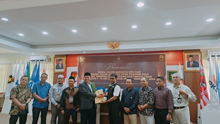 Muhammad Mursyid Daftarkan Diri Ke KPU Riau Sebagai Calon DPD RI, Siap Menangkan Pemilu 2024 Muhammad Mursyid Daftarkan Diri Ke KPU Riau Sebagai Calon DPD RI, Siap Menangkan Pemilu 2024