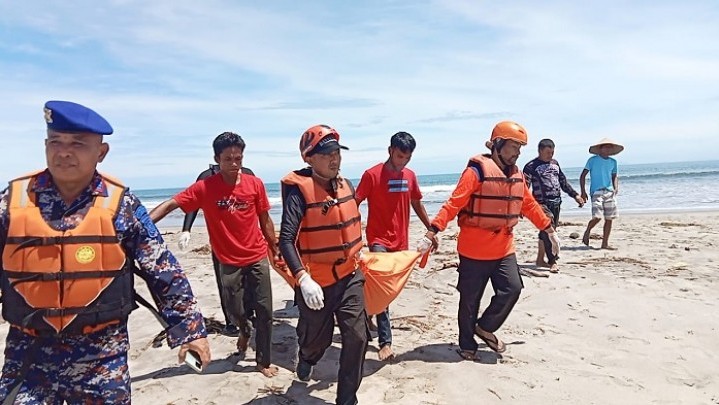 Korban Kapal Tenggelam di Pasaman Barat Ditemukan Meninggal Dunia