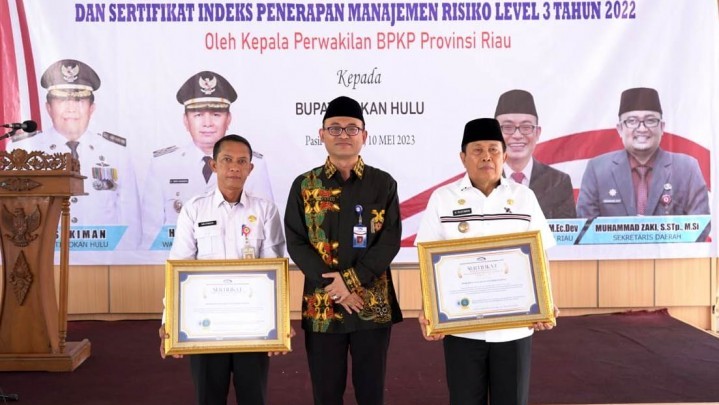 Bupati Sukiman Terima Sertifikat Maturitas SPIP Level 3 dari BPKP Riau