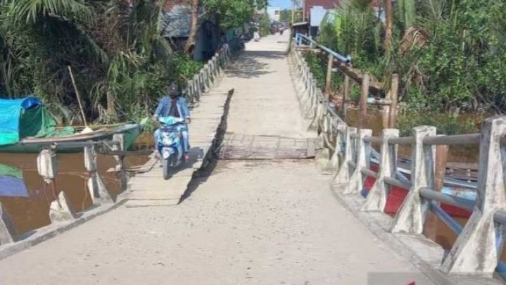 Pemprov Riau Bangun 11 Jembatan, Nilai Anggaran Capai Rp200 Miliar Pemprov Riau Bangun 11 Jembatan, Nilai Anggaran Capai Rp200 Miliar