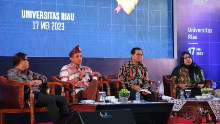 Wamenkumham Sosialisasikan KUHP Baru di Universitas Riau Wamenkumham Sosialisasikan KUHP Baru di Universitas Riau