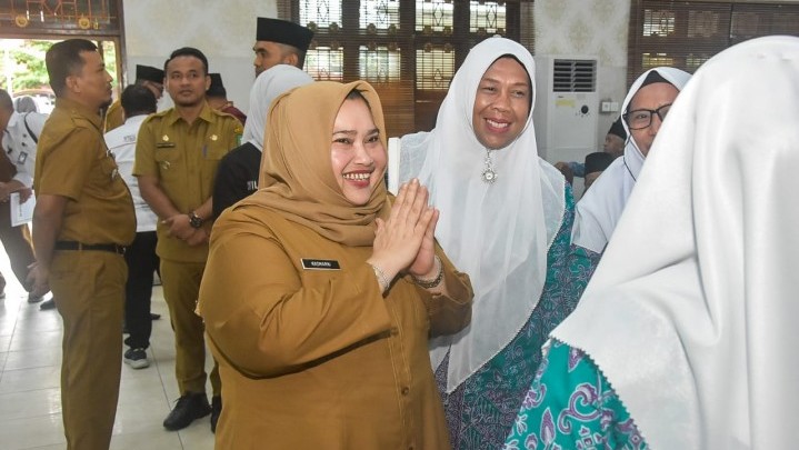 Jemaah Diharapkan Bupati Kasmarni Tidak Gugup Jalankan Ibadah Haji Jemaah Diharapkan Bupati Kasmarni Tidak Gugup Jalankan Ibadah Haji