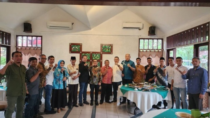 Rusli Effendi Dipercaya Sebagai Ketua Umum Persatuan Masyarakat Riau Indonesia Rusli Effendi Dipercaya Sebagai Ketua Umum Persatuan Masyarakat Riau Indonesia