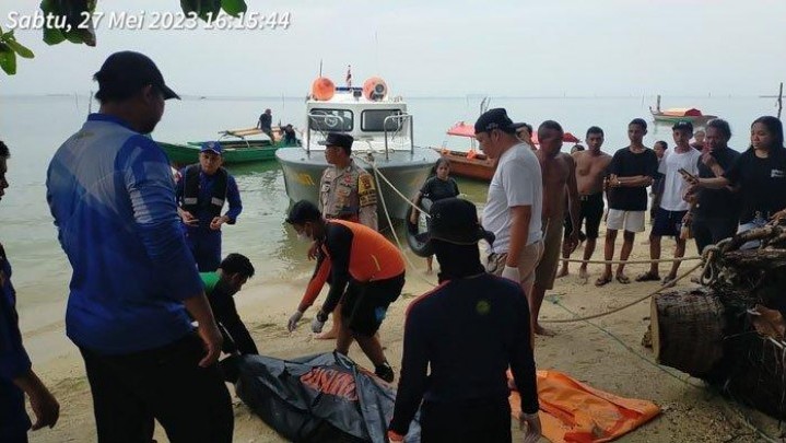 Petugas Ungkap Identitas Jenazah Mengapung di Perairan Nongsa Batam Petugas Ungkap Identitas Jenazah Mengapung di Perairan Nongsa Batam