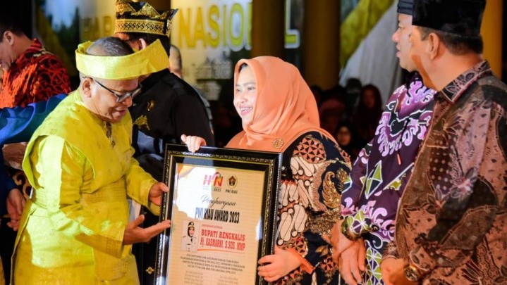 Anugerah PWI Riau Award 2023 Diberikan pada Bupati Kasmarni, Ini Alasannya