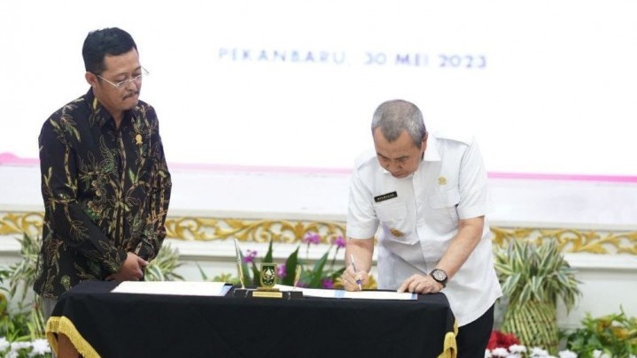 Gubri Syamsuar Teken Nota Kesepakatan dan Rencana Kerja dengan KPPU Gubri Syamsuar Teken Nota Kesepakatan dan Rencana Kerja dengan KPPU