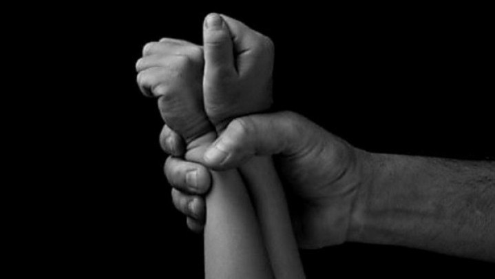 Bayi 20 Bulan di Pesisir Selatan Dicabuli Ayah Tiri Bayi 20 Bulan di Pesisir Selatan Dicabuli Ayah Tiri