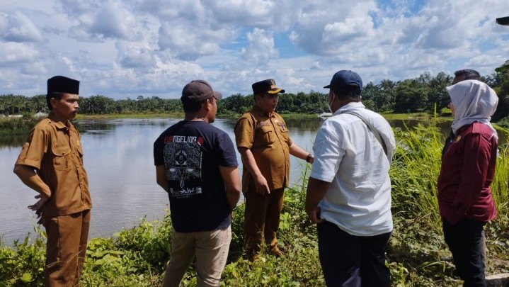 Dibawah Kepemimpinan Kades Darusman, Tahun Ini Desa Padang Luas Dapat Pembangunan Turap dari Pusat