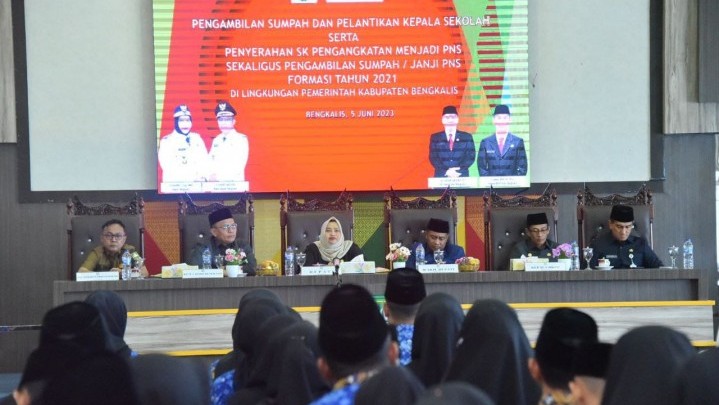 Ini Pesan Bupati pada PNS Formasi 2021 yang Terima SK