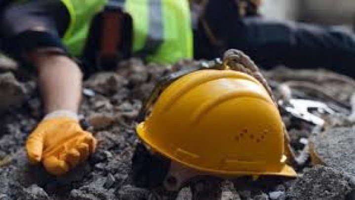 2 Pekerja di Batam Center Tewas Kesetrum 2 Pekerja di Batam Center Tewas Kesetrum