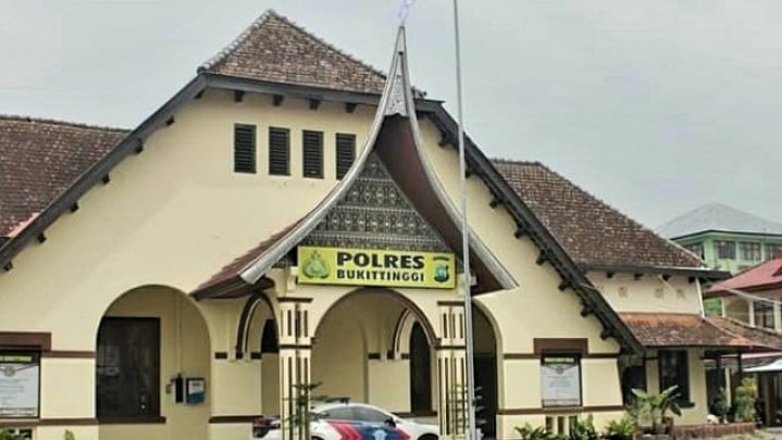 Polres Bukittinggi Selidiki Dugaan Kasus Inses Ibu dan Anak Polres Bukittinggi Selidiki Dugaan Kasus Inses Ibu dan Anak