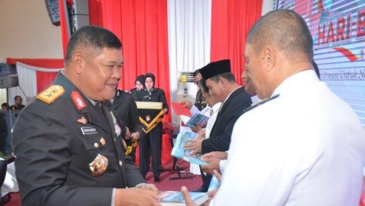 HUT Bhayangkara ke-77, Kapolda Kepri Luncurkan Buku
