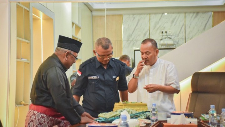 Pj Bupati Kampar Didatangi Ninik Mamak Kenegerian Air Tiris, Ada Pembahasan Penting