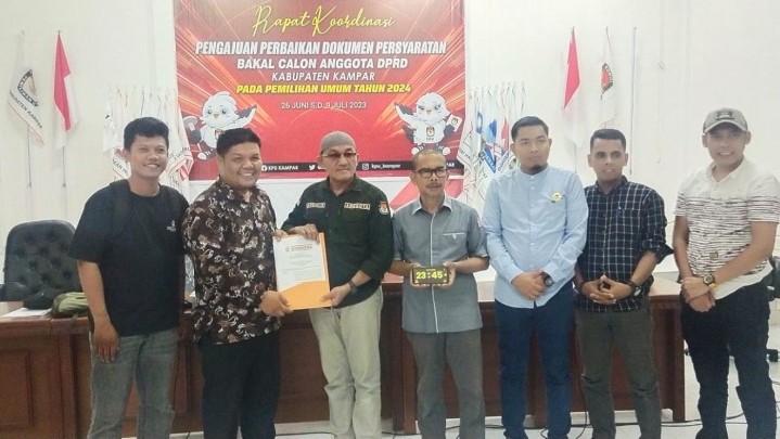 Gerindra Antarkan Berkas Caleg Kab/Kota Ke KPU Kampar, Berharap Menjadi Pemenang di 2024 Gerindra Antarkan Berkas Caleg Kab/Kota Ke KPU Kampar, Berharap Menjadi Pemenang di 2024