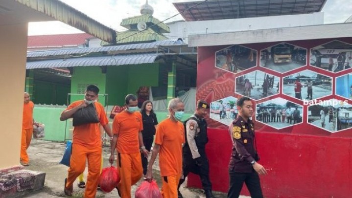 24 Napi dari Karimun Dipindahkan ke Lapas Batam dan Tanjungpinang 24 Napi dari Karimun Dipindahkan ke Lapas Batam dan Tanjungpinang
