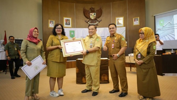 Riau Raih Penghargaan Pemerintahan Daerah dengan Status Kinerja Tinggi Riau Raih Penghargaan Pemerintahan Daerah dengan Status Kinerja Tinggi