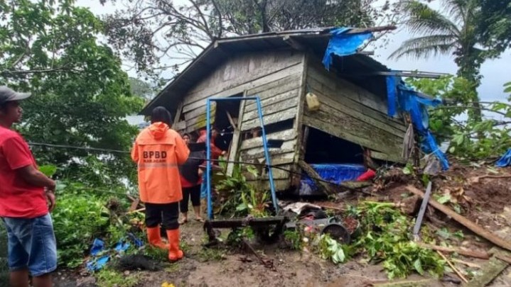 Bencana di Tiga Wilayah Sumbar, 2 Warga Meninggal Tertimbun Longsor