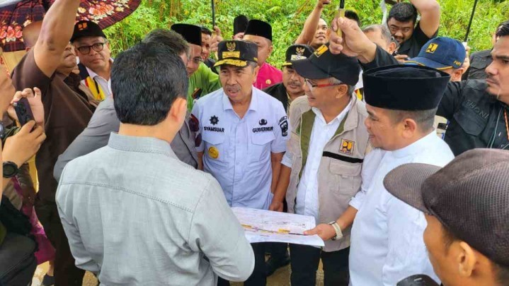 Komisi V DPR RI Tinjau Kondisi Jalan di Kabupaten Pelalawan - Kampar Komisi V DPR RI Tinjau Kondisi Jalan di Kabupaten Pelalawan - Kampar