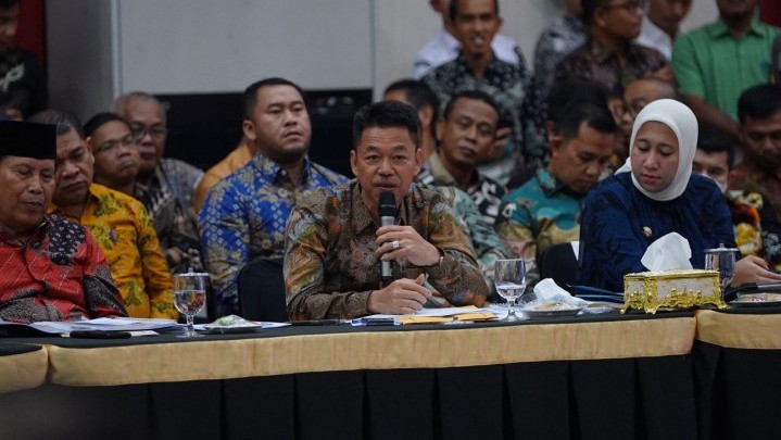 Afrizal Sintong Adukan Kantor Bupati Rohil Terancan Ambruk Afrizal Sintong Adukan Kantor Bupati Rohil Terancan Ambruk