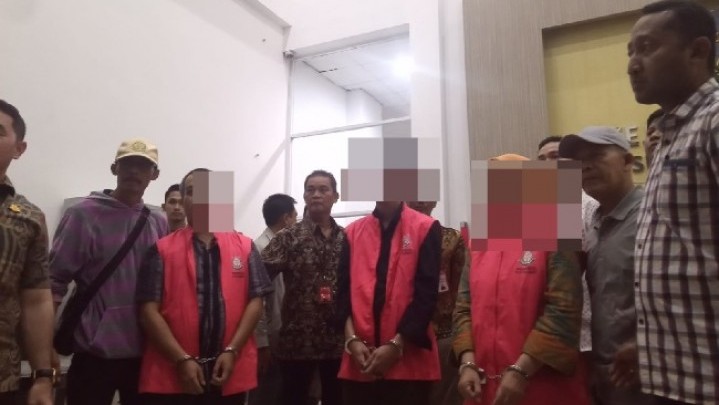 3 Orang Ditetapkan Sebagai Tersangka Dugaan Korupsi Pengadaan Sapi di Sumbar 3 Orang Ditetapkan Sebagai Tersangka Dugaan Korupsi Pengadaan Sapi di Sumbar