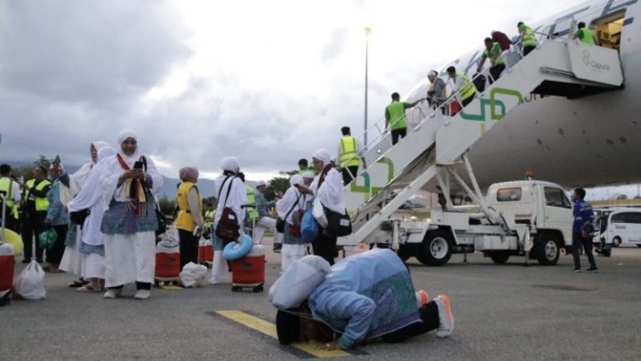 Jemaah Haji Kloter Pertama Debarkasi Padang Sampai di Tanah Air