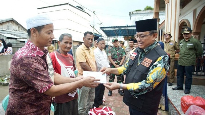 Korban Longsor di Kuala Enok Inhil Dapat Bantuan Korban Longsor di Kuala Enok Inhil Dapat Bantuan