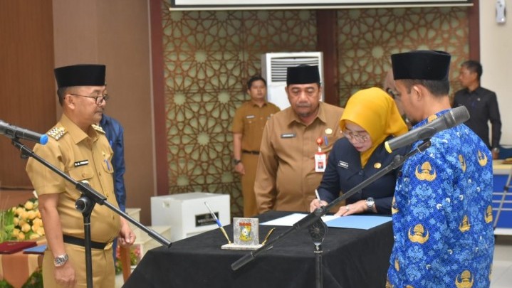 Puluhan PNS Guru Pemkab Kampar Diingatkan Kerja Profesional Puluhan PNS Guru Pemkab Kampar Diingatkan Kerja Profesional