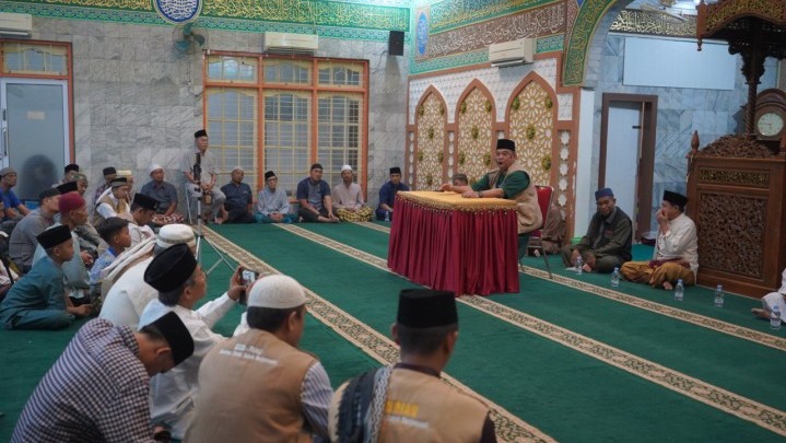 Wagubri Edy Natar: Salat Jadi Solusi Hidup Agar Lebih Baik Wagubri Edy Natar: Salat Jadi Solusi Hidup Agar Lebih Baik