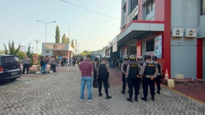 Kelebihan Kapasitas, 5 Napi Rutan Padang Dipindahkan ke Lapas Alahan Panjang Kelebihan Kapasitas, 5 Napi Rutan Padang Dipindahkan ke Lapas Alahan Panjang