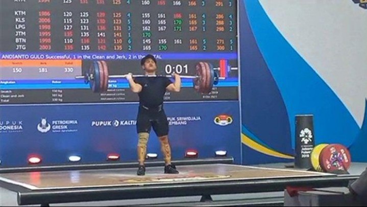 Lifter Riau Raih 1 Medali Emas dan 2 Perak di Kejurnas Angkat Besi