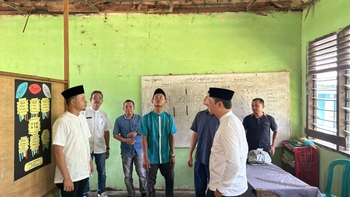 Syahrul Aidi Kunjungi Sekolah Penerima Bantuan Dana Pusat, Salah Satunya Sekolah Parah ini Syahrul Aidi Kunjungi Sekolah Penerima Bantuan Dana Pusat, Salah Satunya Sekolah Parah ini