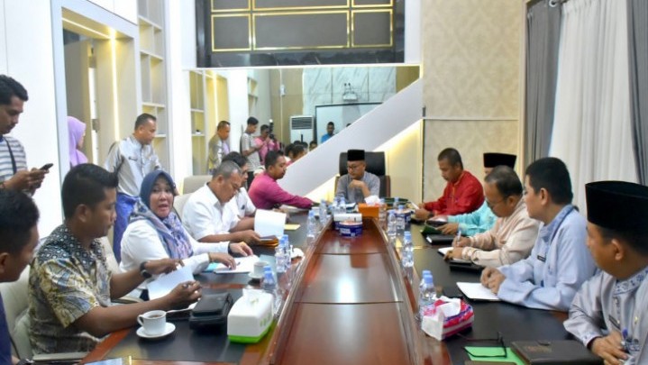 Pj. Bupati Kampar Minta Realisasikan Kewajiban 20% kepada Masyarakat Sebelum Perpanjang HGU PTPN V Pj. Bupati Kampar Minta Realisasikan Kewajiban 20% kepada Masyarakat Sebelum Perpanjang HGU PTPN V