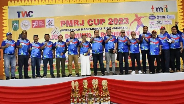 Ratusan Warga Riau di Jabodetabek Antusias Mengikuti Liga Domino dan Badminton yang Digelar PMRJ Ratusan Warga Riau di Jabodetabek Antusias Mengikuti Liga Domino dan Badminton yang Digelar PMRJ