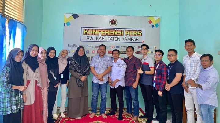 Mahasiswa Program 'Student Exchange' antara Universitas Pahlawan dan UTHM Malaysia Berkunjung ke PWI Kampar Mahasiswa Program 'Student Exchange' antara Universitas Pahlawan dan UTHM Malaysia Berkunjung ke PWI Kampar