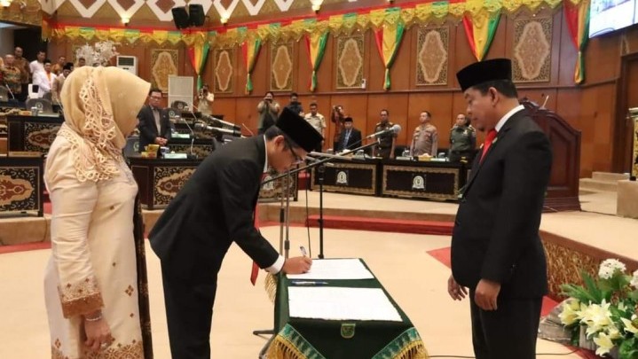 Tamarudin Resmi Dilantik Sebagai Anggota DPRD Riau Tamarudin Resmi Dilantik Sebagai Anggota DPRD Riau