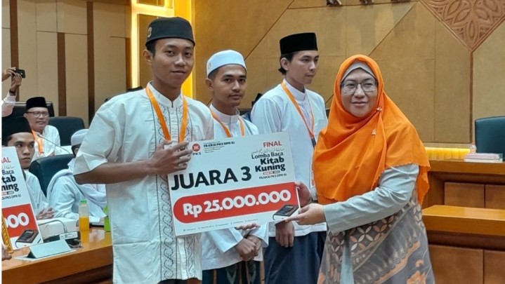 Utusan Riau Raih Juara Tiga Lomba Baca Kitab Kuning oleh Fraksi PKS DPR RI Utusan Riau Raih Juara Tiga Lomba Baca Kitab Kuning oleh Fraksi PKS DPR RI